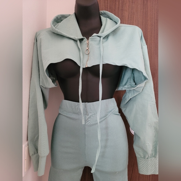 Light teal crop hoodie with matching leggings set - Picture 2 of 7